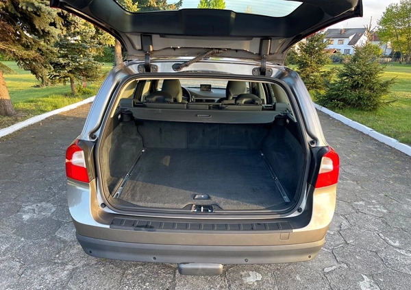 Volvo V70 cena 25400 przebieg: 222000, rok produkcji 2009 z Limanowa małe 211